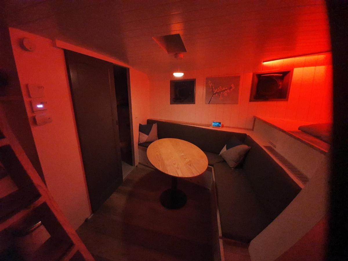 De Coaster & Aquarium Ponton Otel Rotterdam Dış mekan fotoğraf